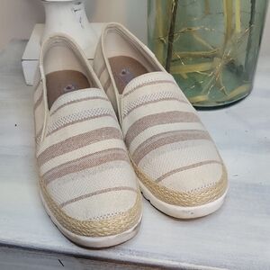 BOBS Cream and Tan Espadrille Slip-Ons SZ 9.5
